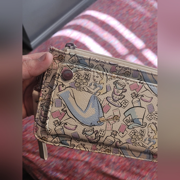 Loungefly Disney Alice In Wonderland og ❤️ logo wallet - Picture 2 of 12